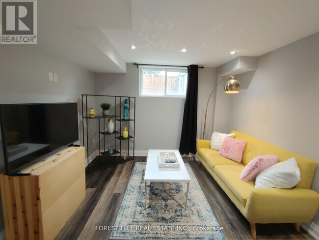 Photo du bâtiment - 181 North Service Rd E