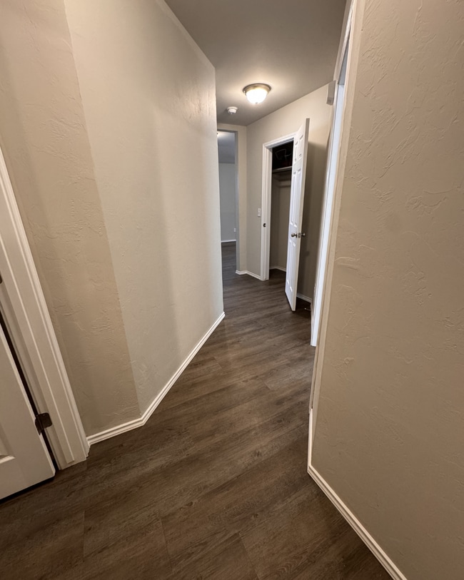 Building Photo - 10012 Rattlesnake Ln