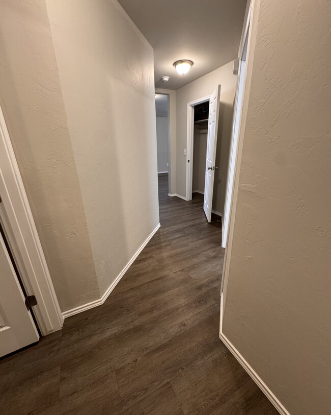 Foto del edificio - 10012 Rattlesnake Ln