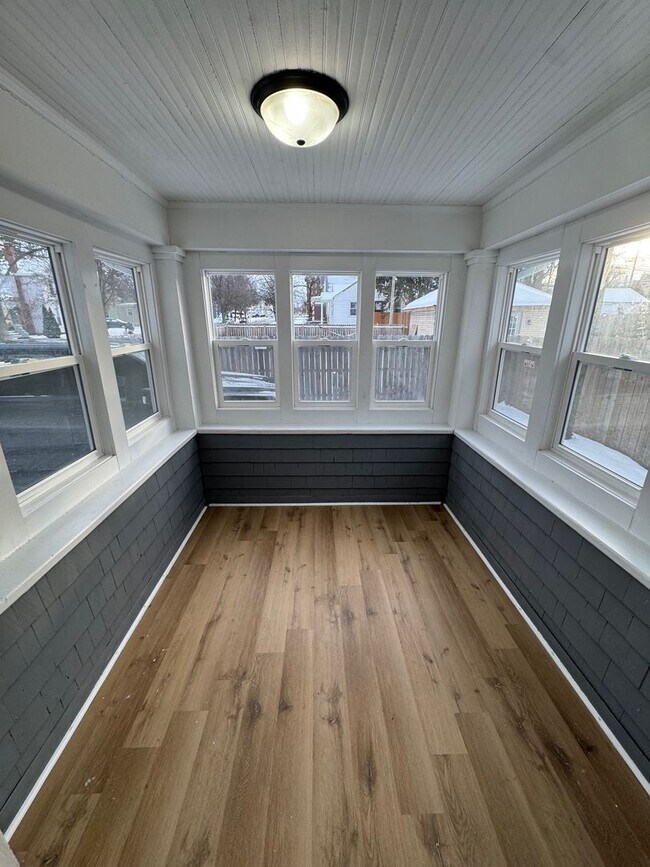 Foto del edificio - 649 W Creighton Ave