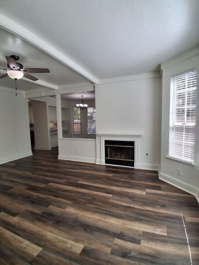 Foto del edificio - 8147 N Cedar Ave