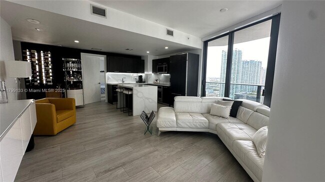 Foto del edificio - 45 SW 9th St