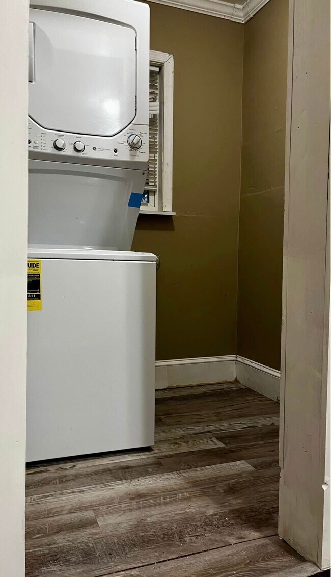 Foto del edificio - 857 Marshall Ave SW