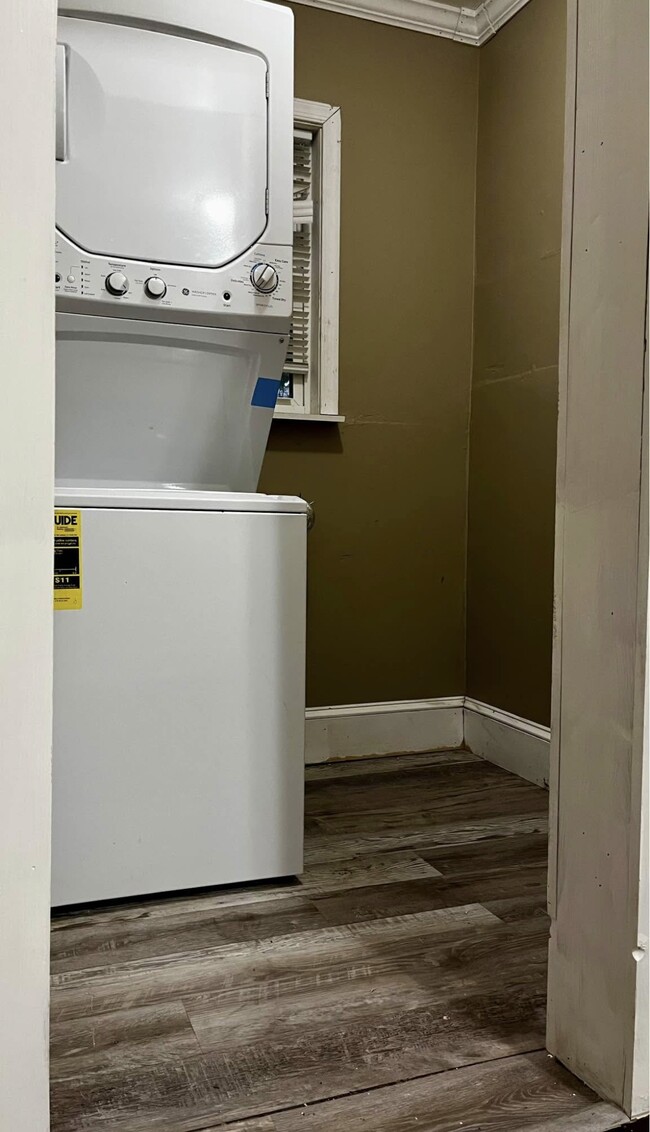 Building Photo - 857 Marshall Ave SW