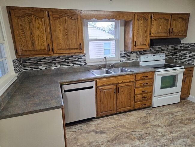 Building Photo - 2108 Tackle St