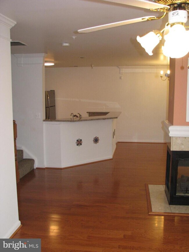 Building Photo - 46984 Courtyard Sq