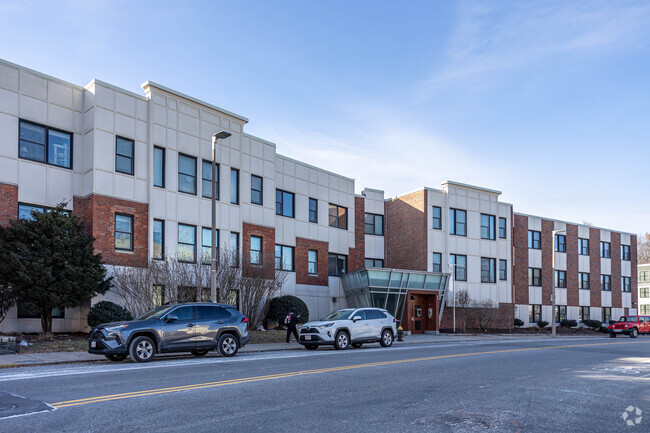 Todo - Chestnut Hill Park Condominiums