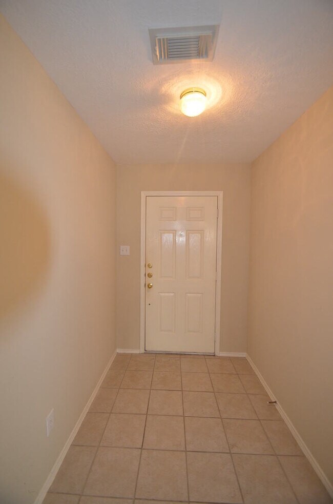Foto del edificio - Offered By Precision Realty & Management