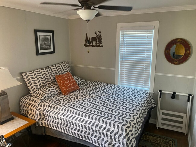 Foto del edificio - 1237 E Pleasant Run Pkwy S Dr