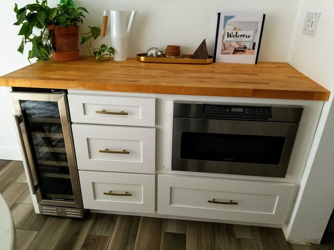 Foto del edificio - Little Italy Townhouse, 2bed 2.5 bath, high ceilings, pool and spa