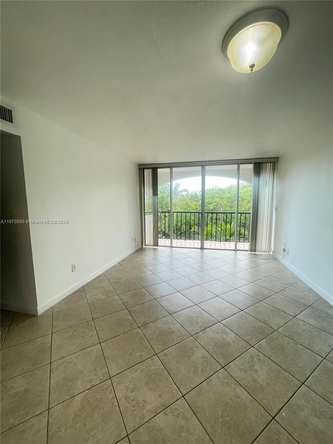 Foto del edificio - 2150 SW 16th Ave