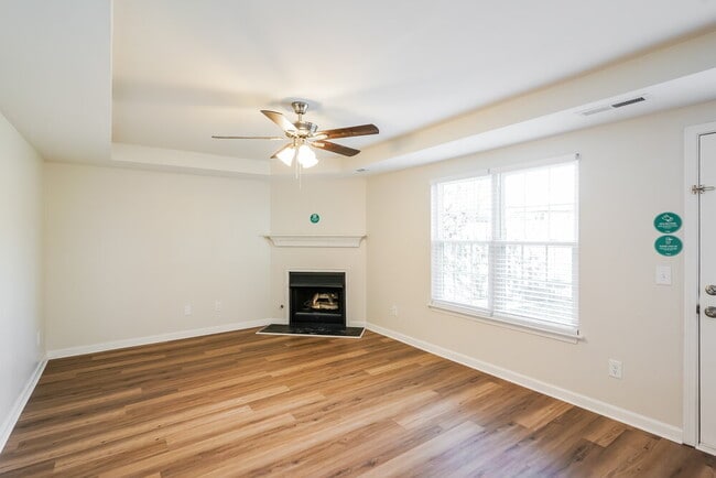 Building Photo - 125 Summerlake Pl