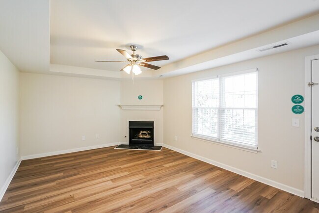 Foto del edificio - 125 Summerlake Pl