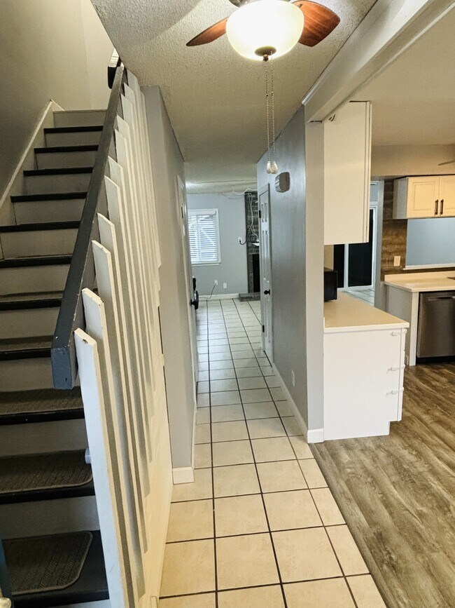 Foto del edificio - 478 Hill Meadow Dr