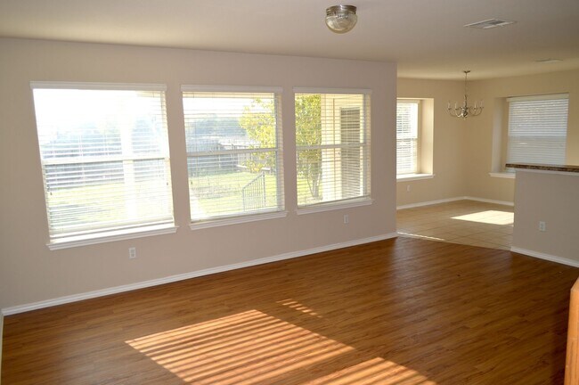 Foto del edificio - 3305 Winding River Trail