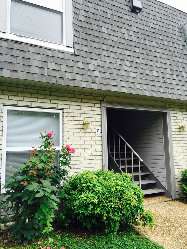 Building Photo - 301 E Reynolds Dr