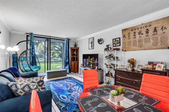 Building Photo - 9460 Fontainebleau Blvd