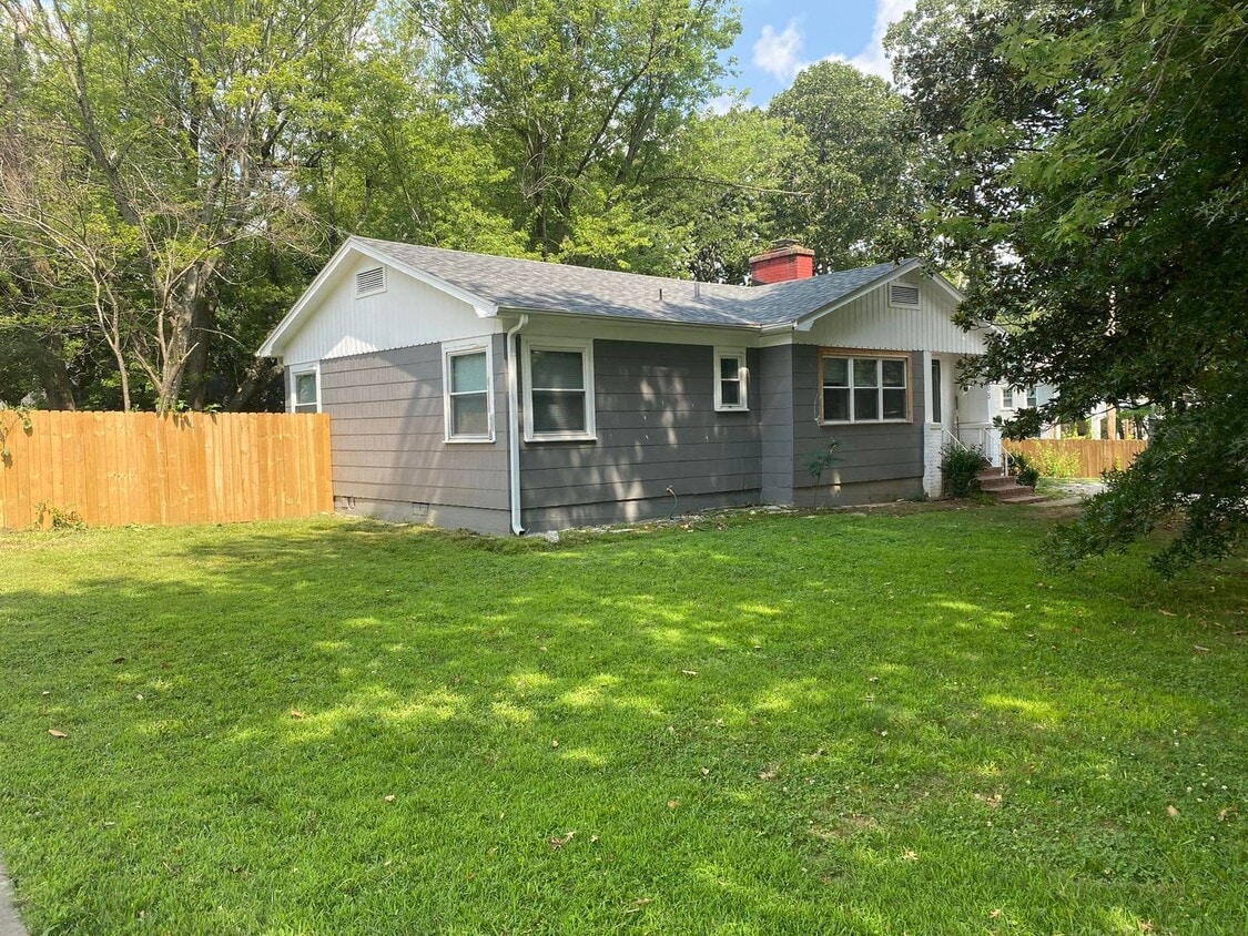 Building Photo - Beautiful House for Rent