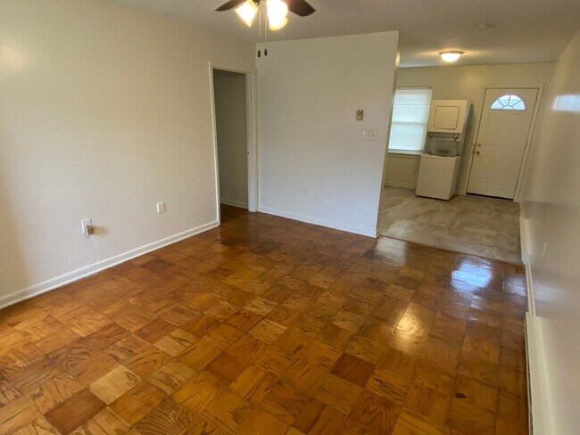 Foto del edificio - Apartment Near Duke West / W&D / Garden Plots
