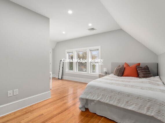 Foto del edificio - 169 Hunnewell Ave