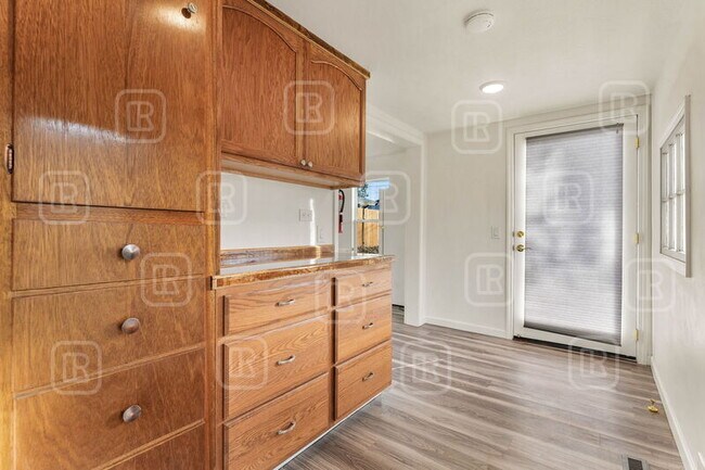 Foto del edificio - 408 East Olympic Avenue