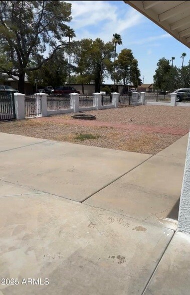 Building Photo - 3935 N Del Monte Dr