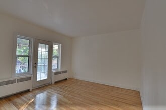 Building Photo - 973 Rue Tait