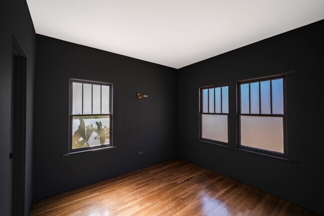 Foto del edificio - 3041 Valle Ave