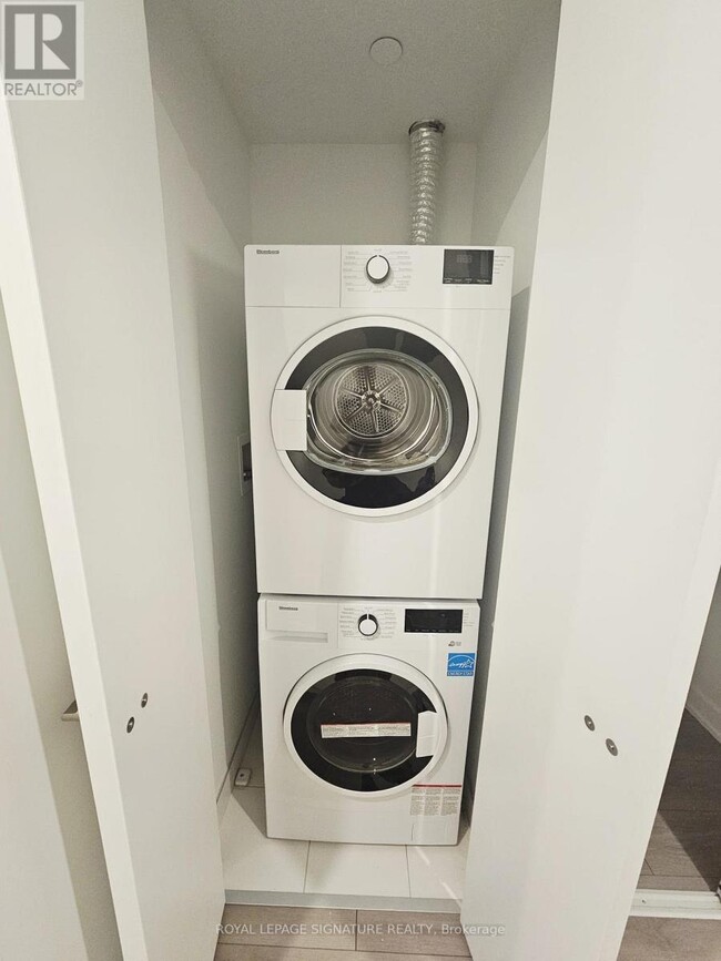 Photo du bâtiment - 1 Fairview Rd E