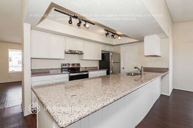 Foto del edificio - 726 W Laguna Azul Ave