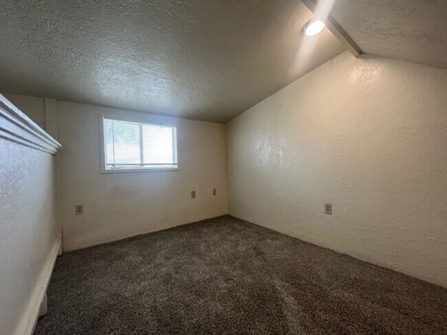 Building Photo - Unique Loft Style 1 Bedroom In the SE!
