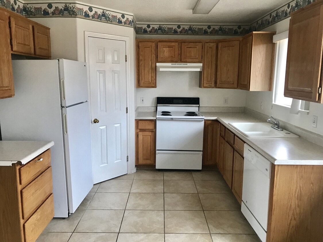 Building Photo - Condo off Sunset