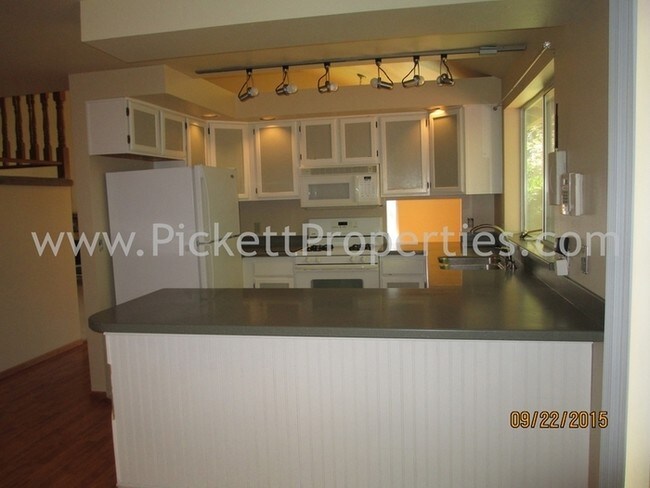 Foto del edificio - Beautiful 3 Bedroom Near Island Lake