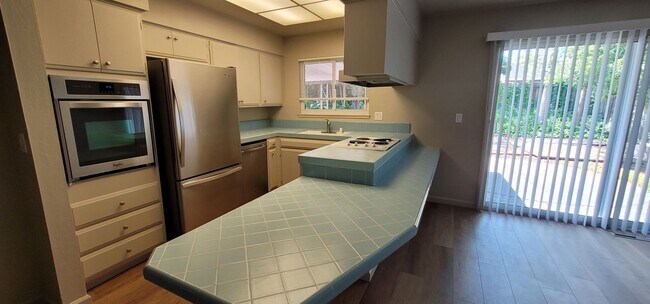 Foto del edificio - 133 Forest Hill Dr