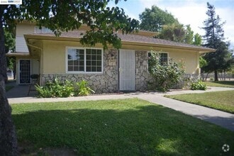 Building Photo - 2409 Peppertree Ct