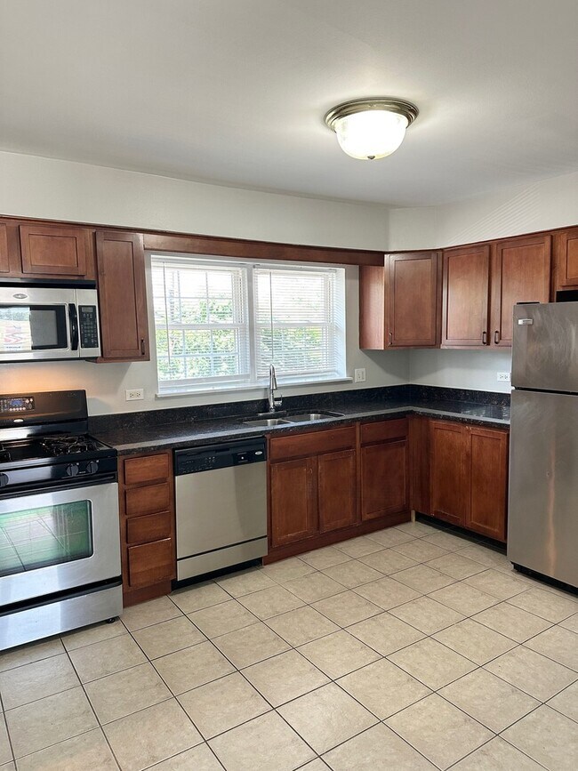 Foto del edificio - 3404 Maple Ave