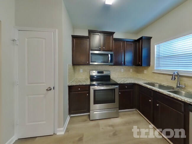 Foto del edificio - 5541 Union Pointe Pl