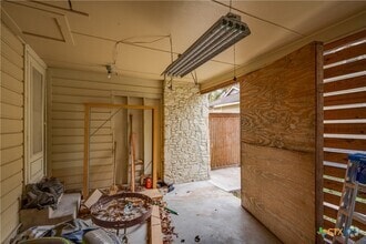 Building Photo - 806 Barbara Dr