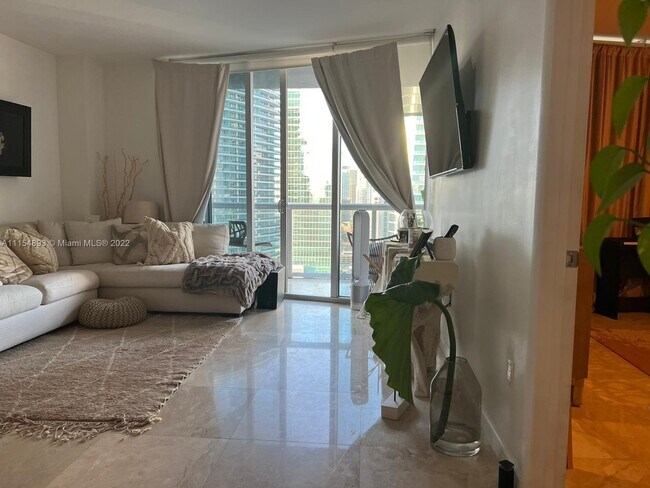 Building Photo - 475 Brickell Ave