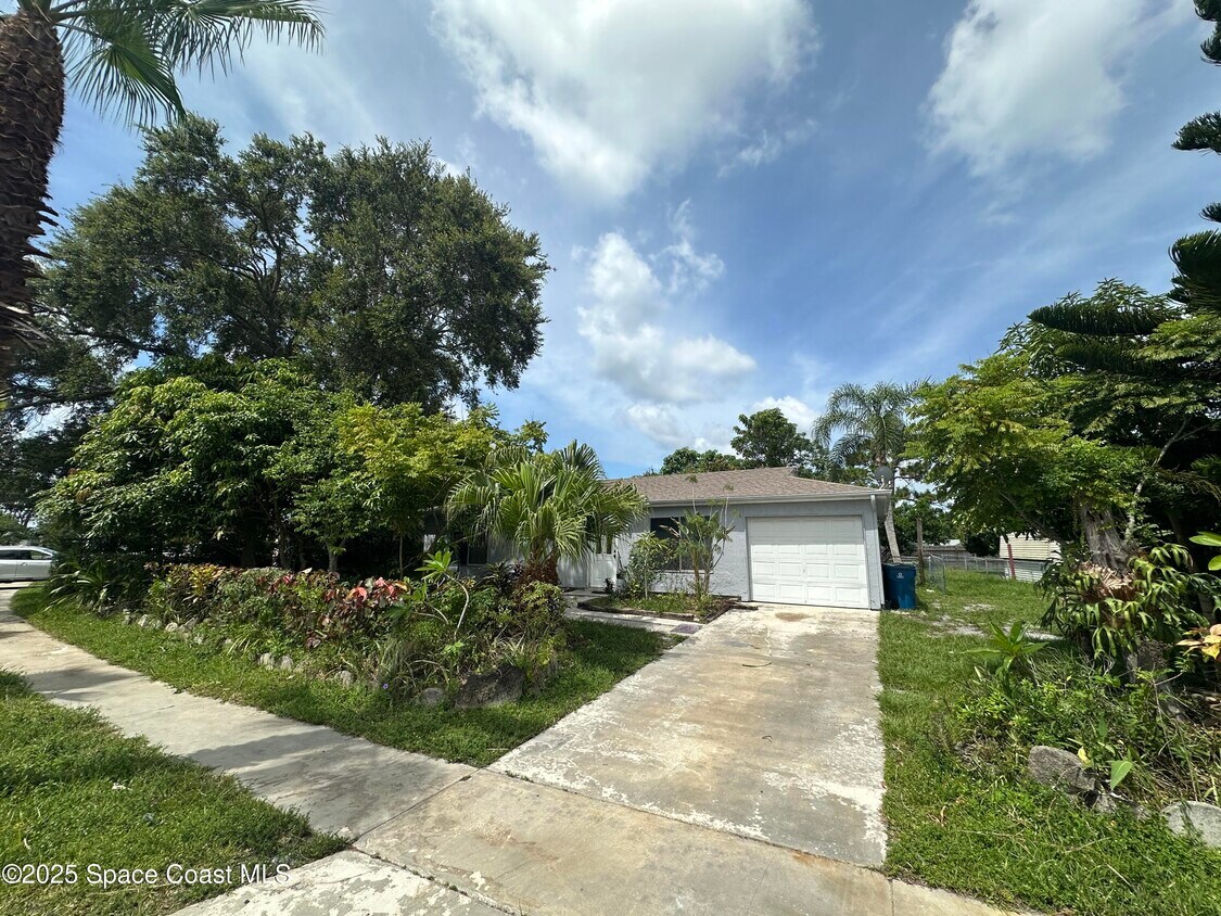 Primary Photo - 1300 Ethel Cir NE
