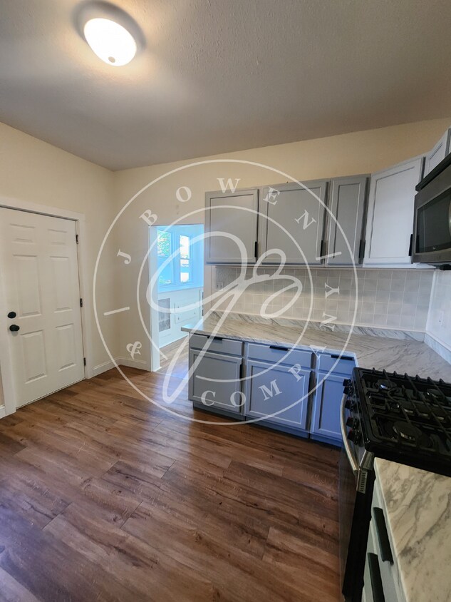 Foto principal - 3231 Kimball Ave