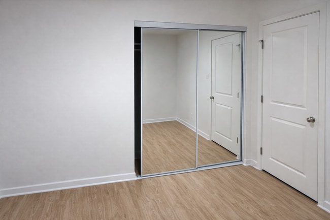 Foto del edificio - 4637 Marine Ave