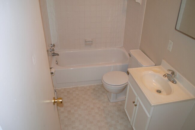 Bathroom - 7777 W Bancroft St