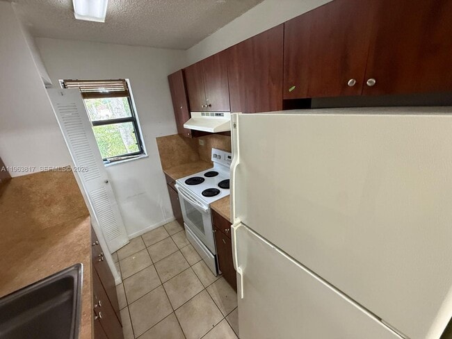 Foto del edificio - 6975 NW 179th St