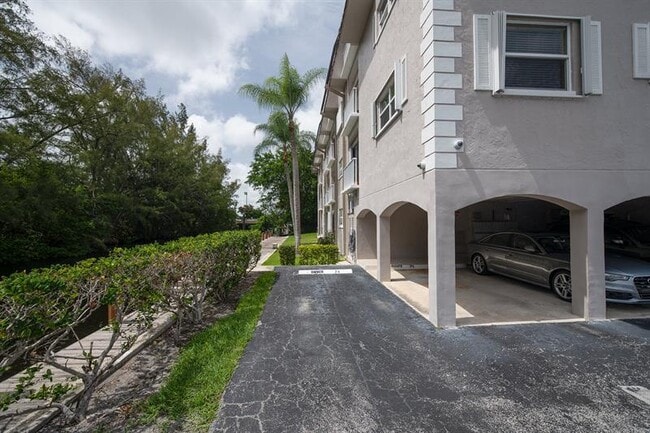Foto del edificio - 5951 NE 14th Ln
