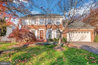 Building Photo - 14524 Pebblewood Dr