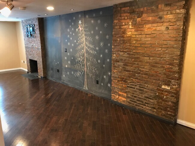 Building Photo - 1117 Freyburg St