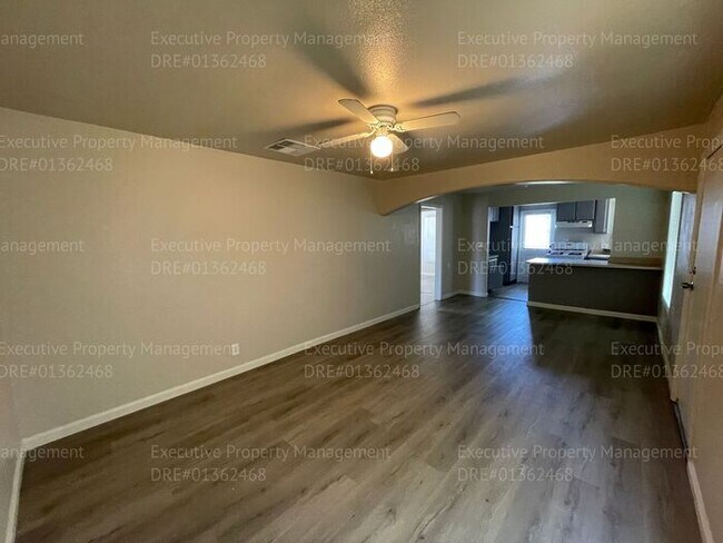 Foto del edificio - 3 bedroom/ 1 bathroom house located near Airport Dr/ Norris Rd