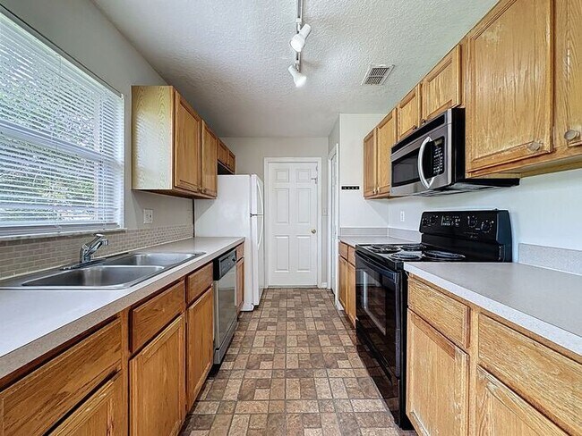 Building Photo - Single Family Home in BVL, Kissimmee