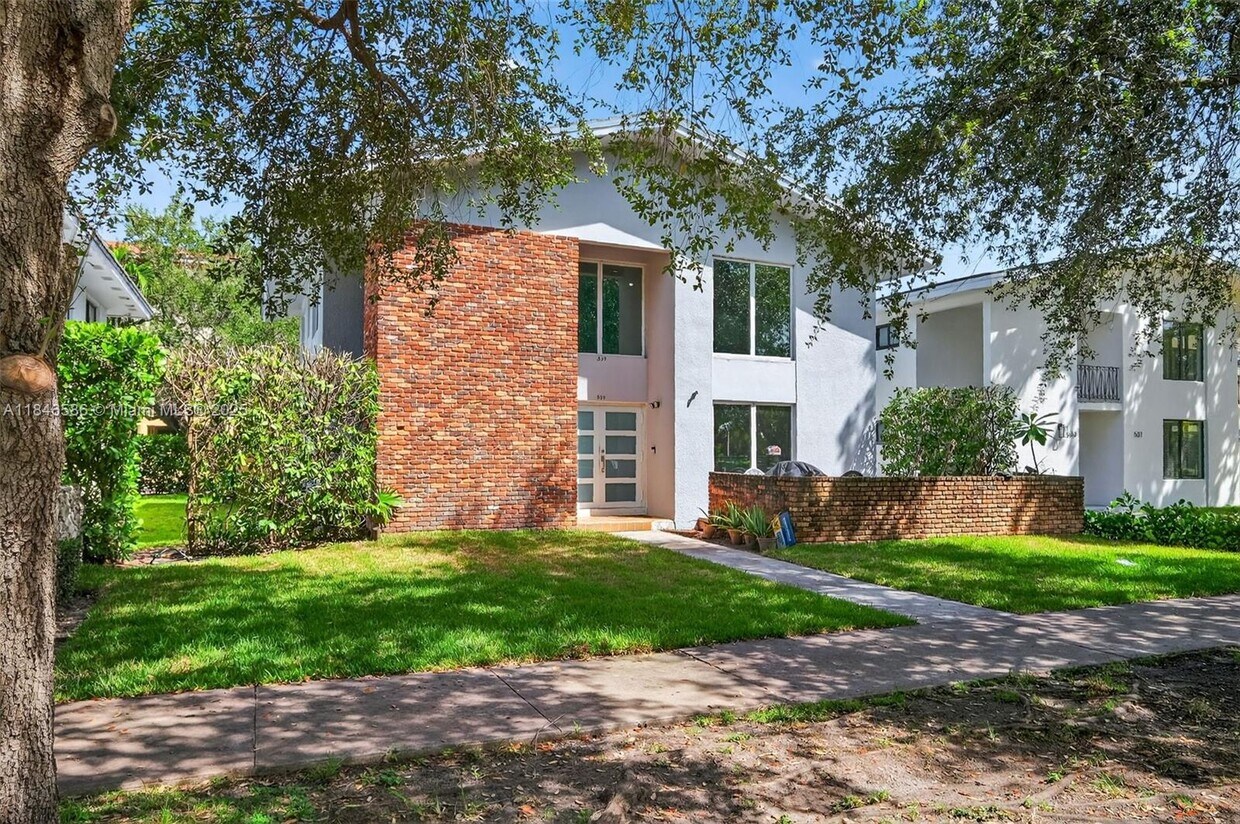 Foto principal - 539 Menendez Ave